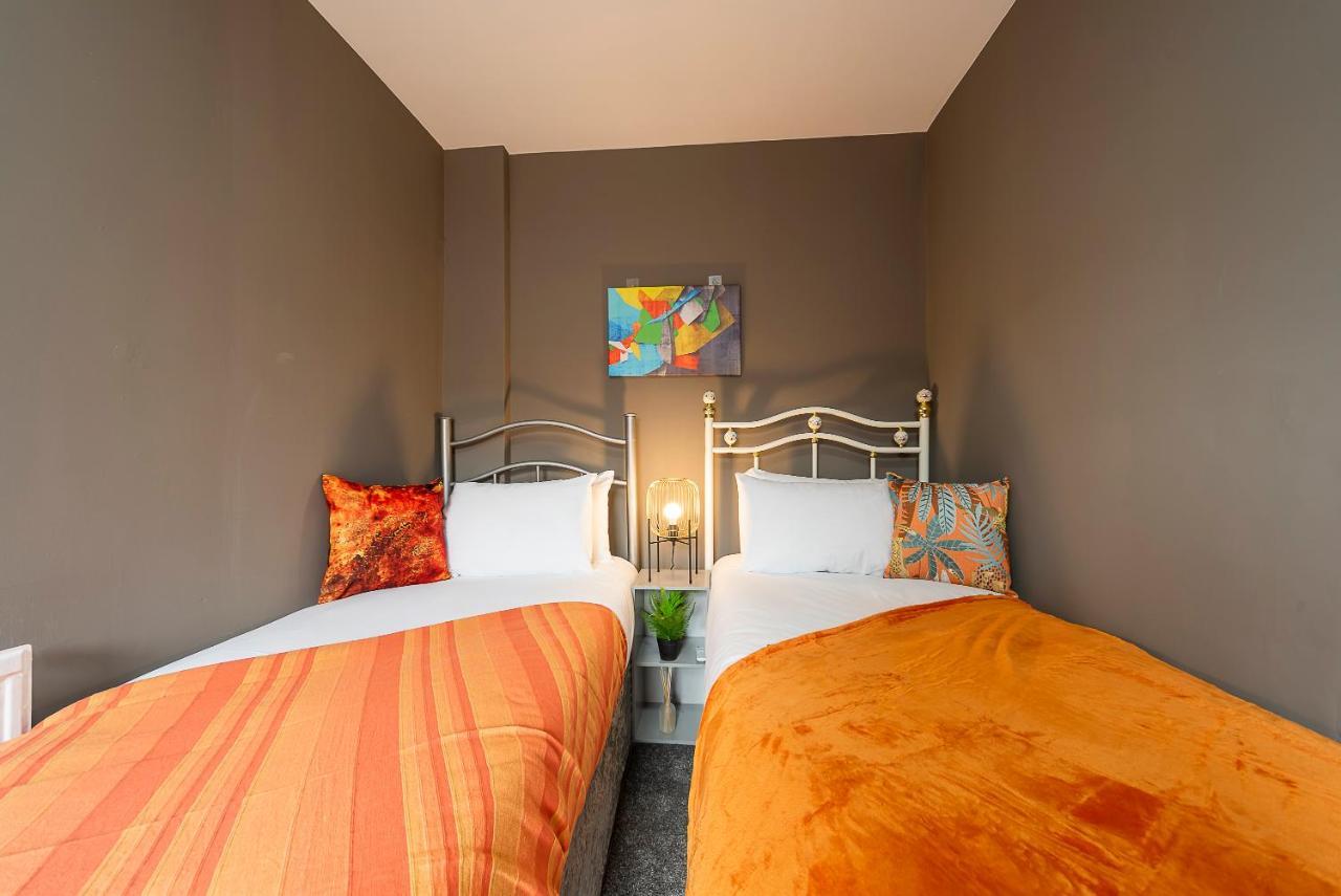 Art-Filled Bohemian 1 Bedroom Apt 2 Beds Colourful Praise Inn Apartment Kingston upon Hull ภายนอก รูปภาพ