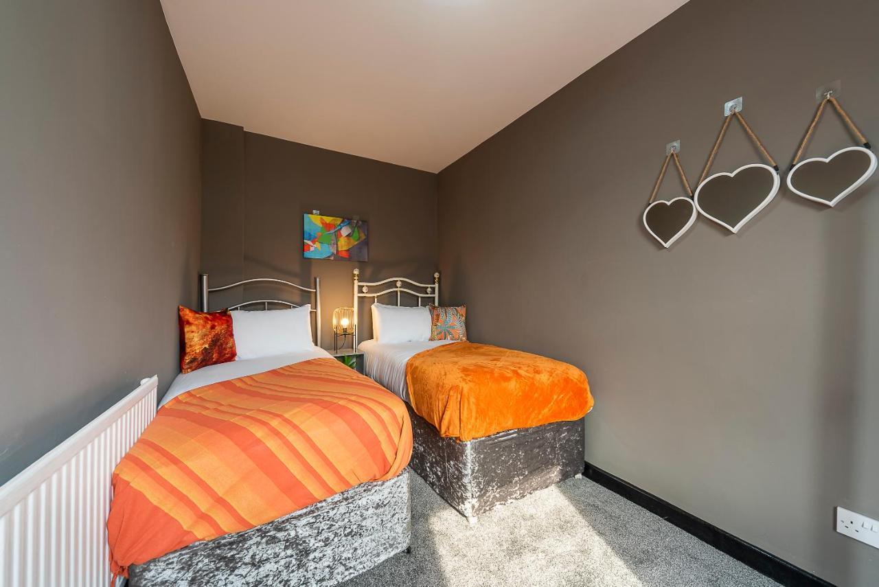 Art-Filled Bohemian 1 Bedroom Apt 2 Beds Colourful Praise Inn Apartment Kingston upon Hull ภายนอก รูปภาพ